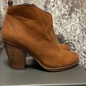 Vince Camuto Vo-Hartin Booties